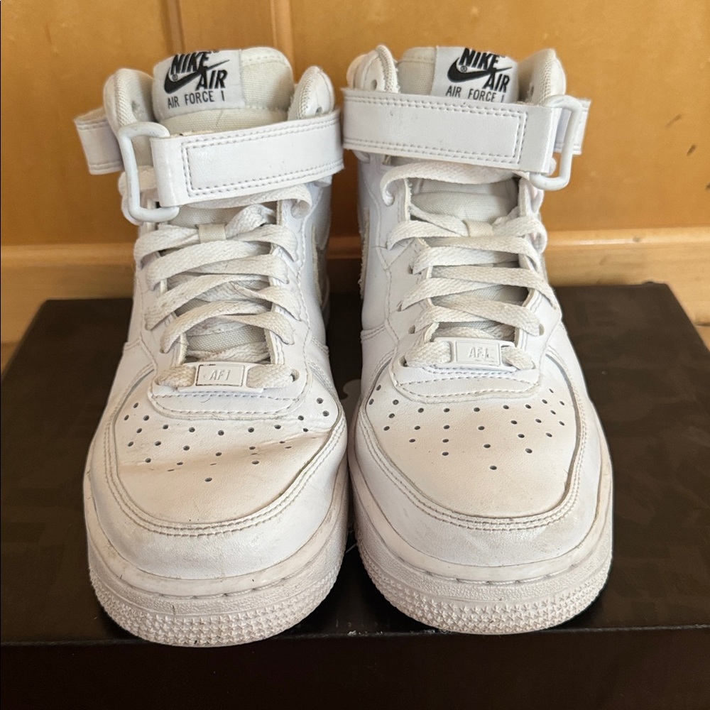 women’s mid top, with snake print